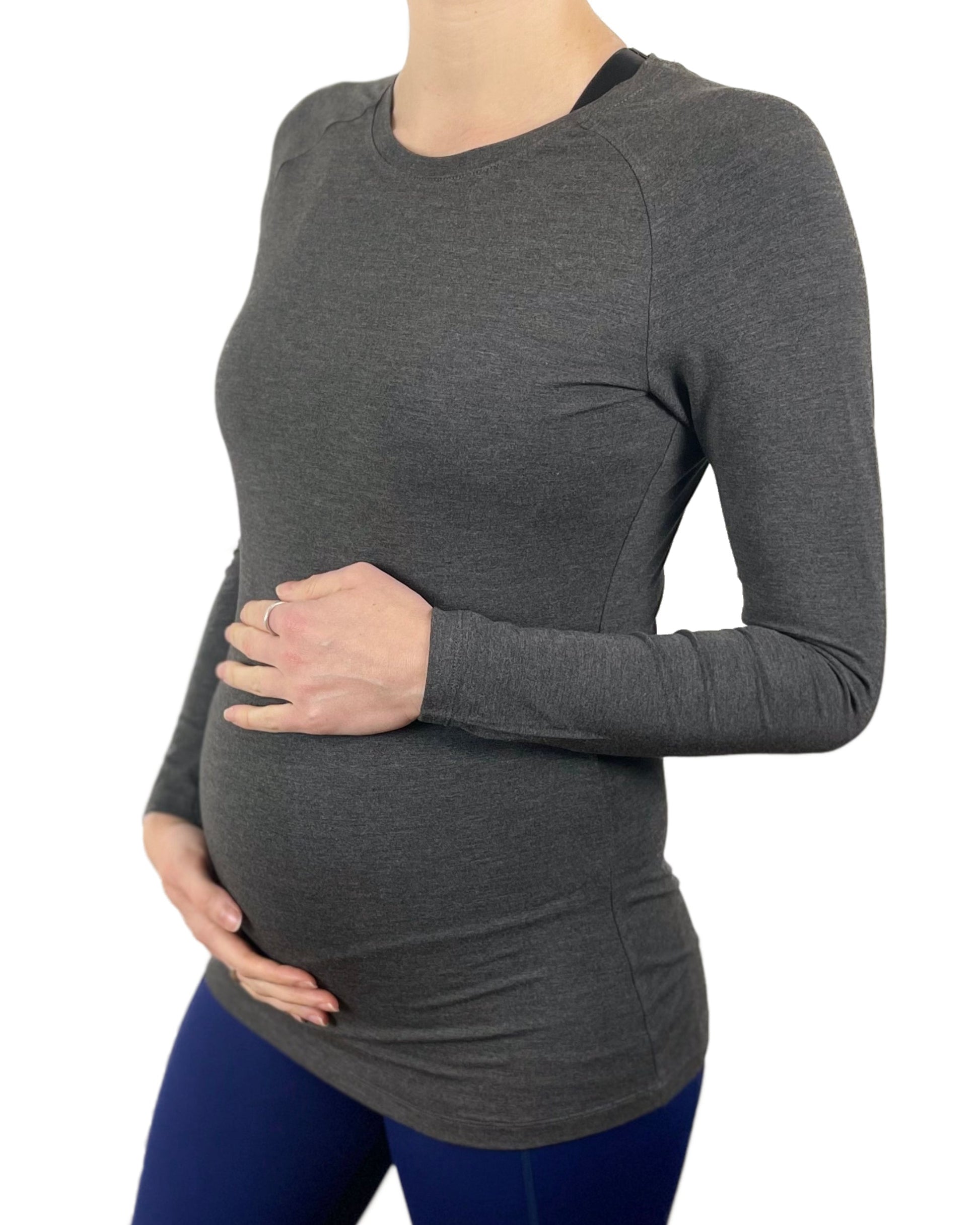 Maternity top with long sleeves
